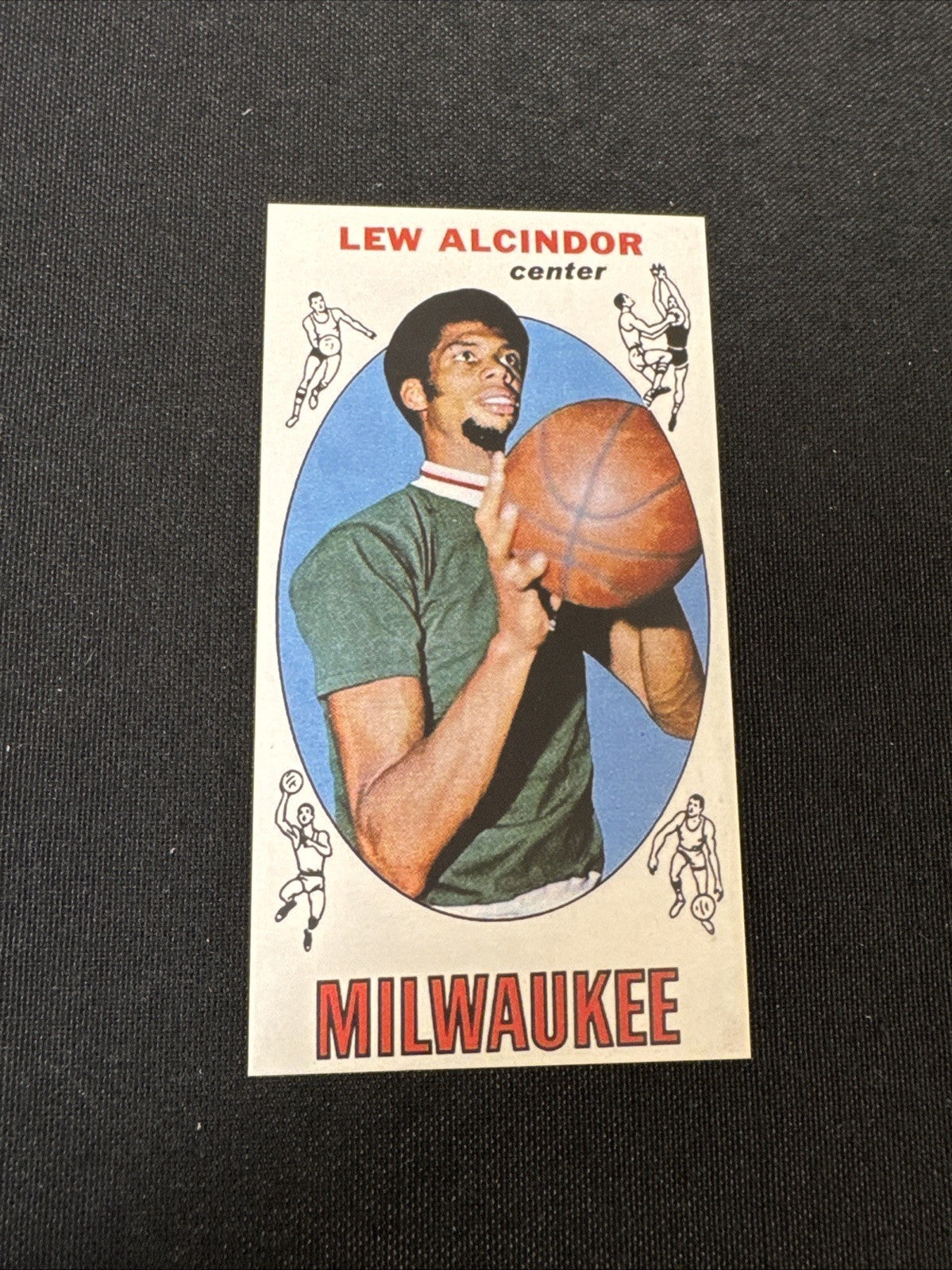 1969-70 Topps - Lew Aclindor (Kareem Abdul-Jabbar) #25 (RC)